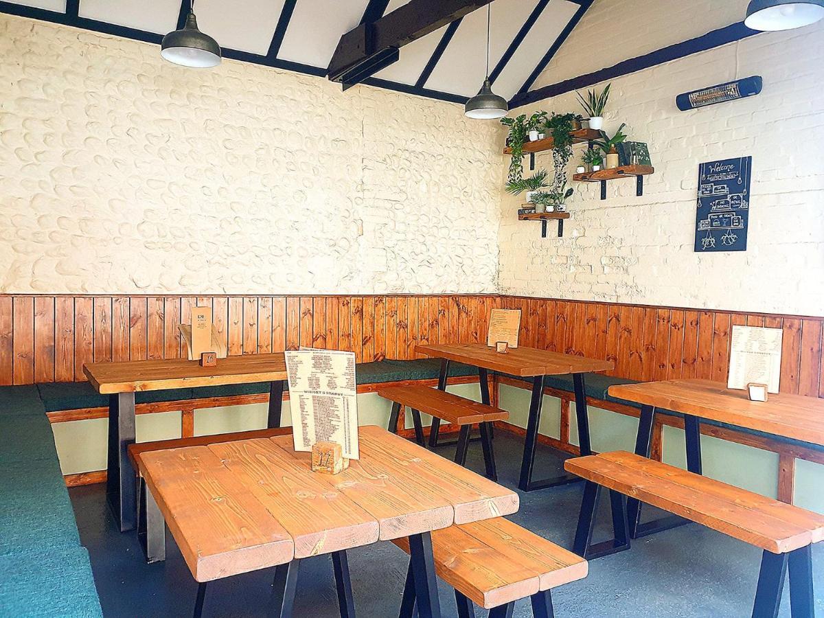 红狮酒店 克罗默 外观 照片 The interior of the cafe