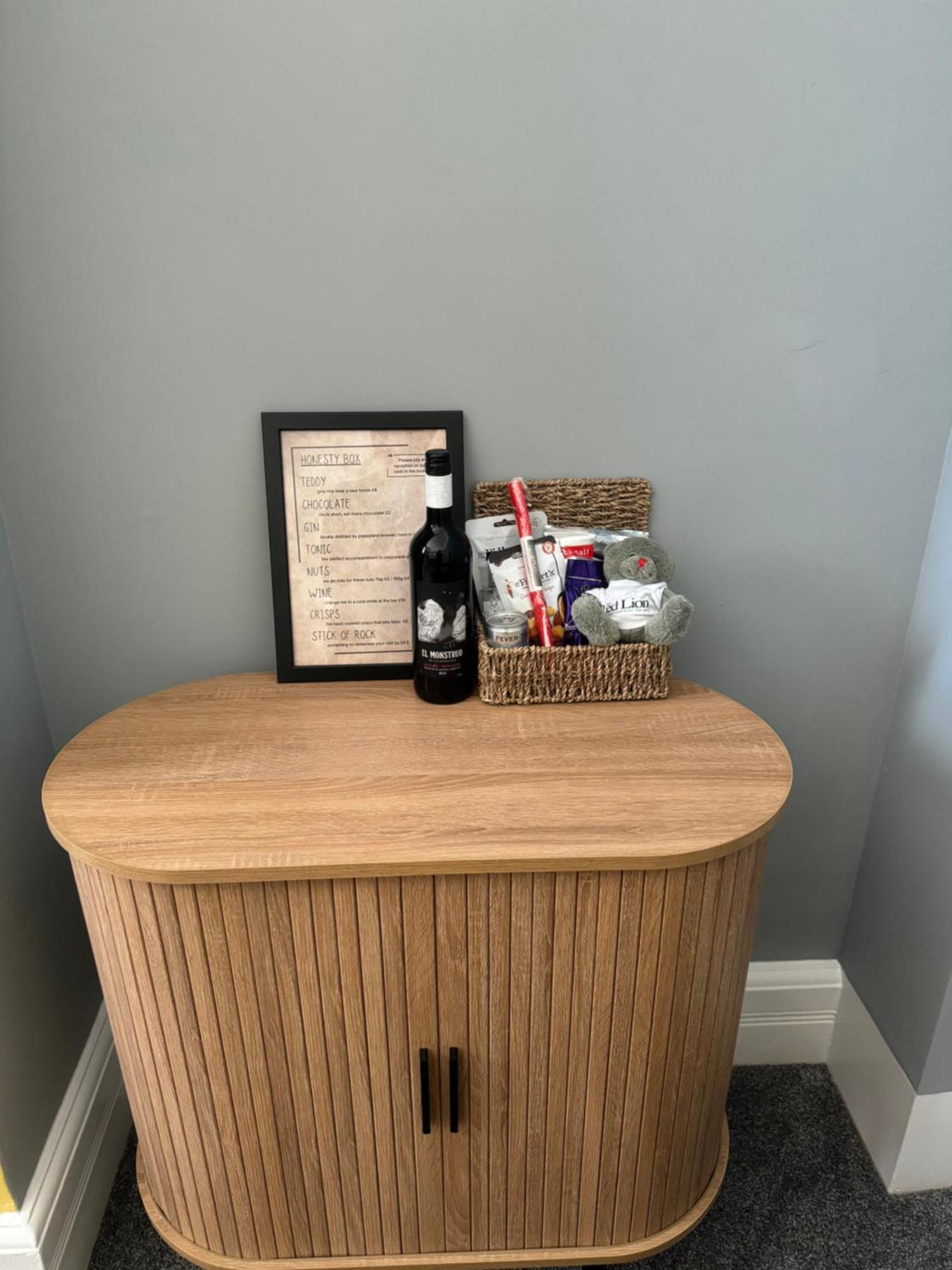 红狮酒店 克罗默 外观 照片 A bar at a hotel